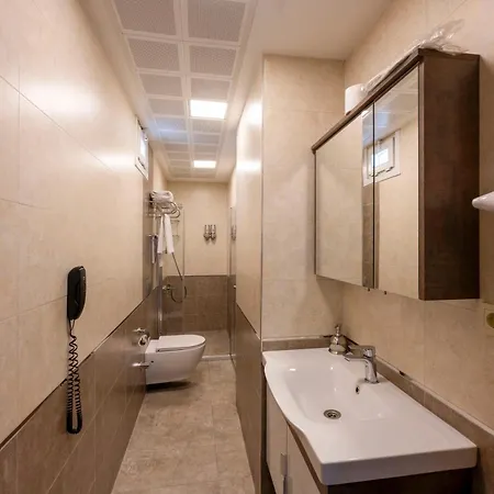 Comfort Hotell 2*